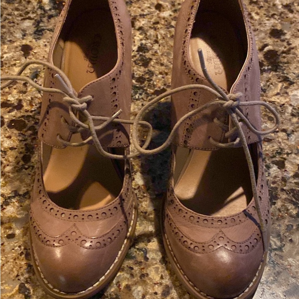 Crown Vintage Brown Lace-Up Platform Shoes